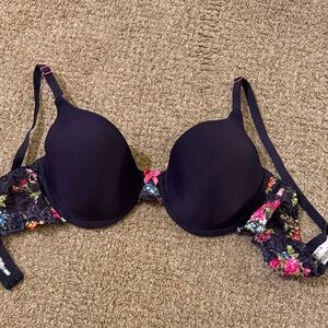 Maidenform Black Bra with Floral Lace Accents